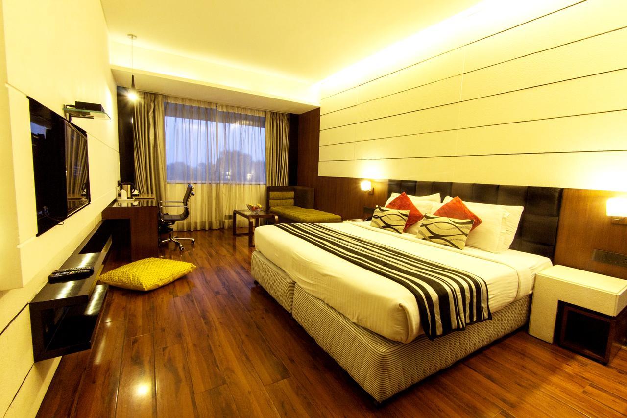 Hotel Gk International Chandīgarh Exterior foto